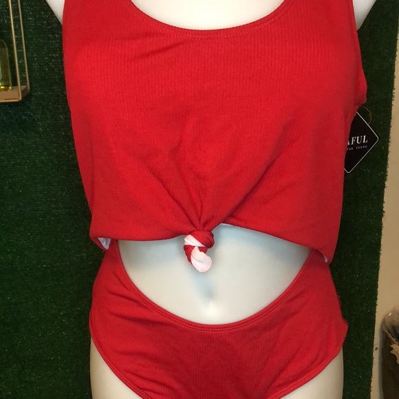 Beautiful one piece swimsuit - Picture 3 of 4